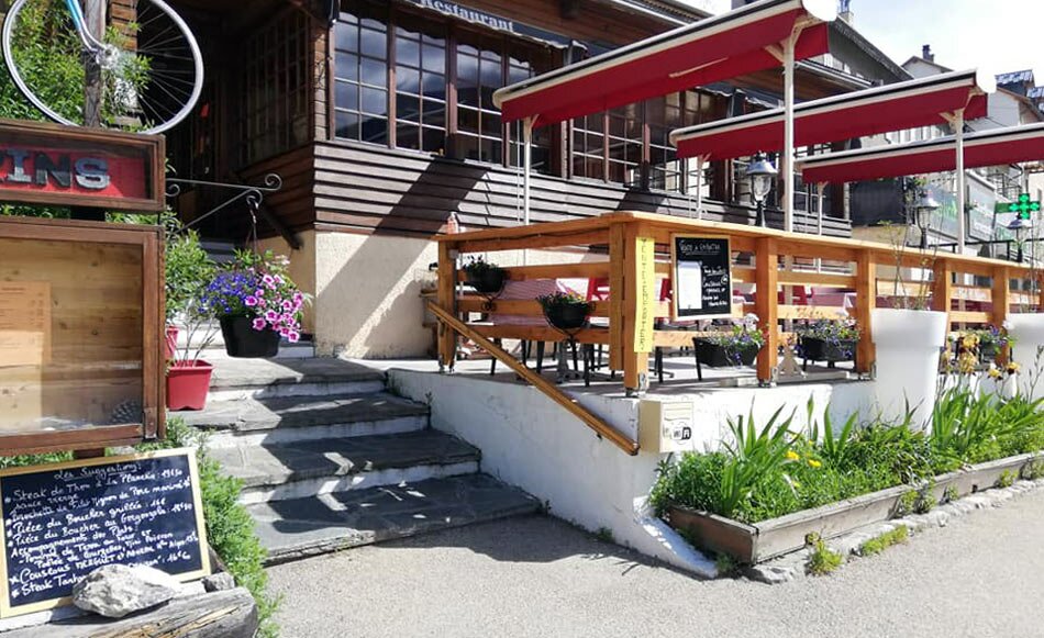 La terrasse du resto les Ecrins à Briançon - Serre Chevalier 1200